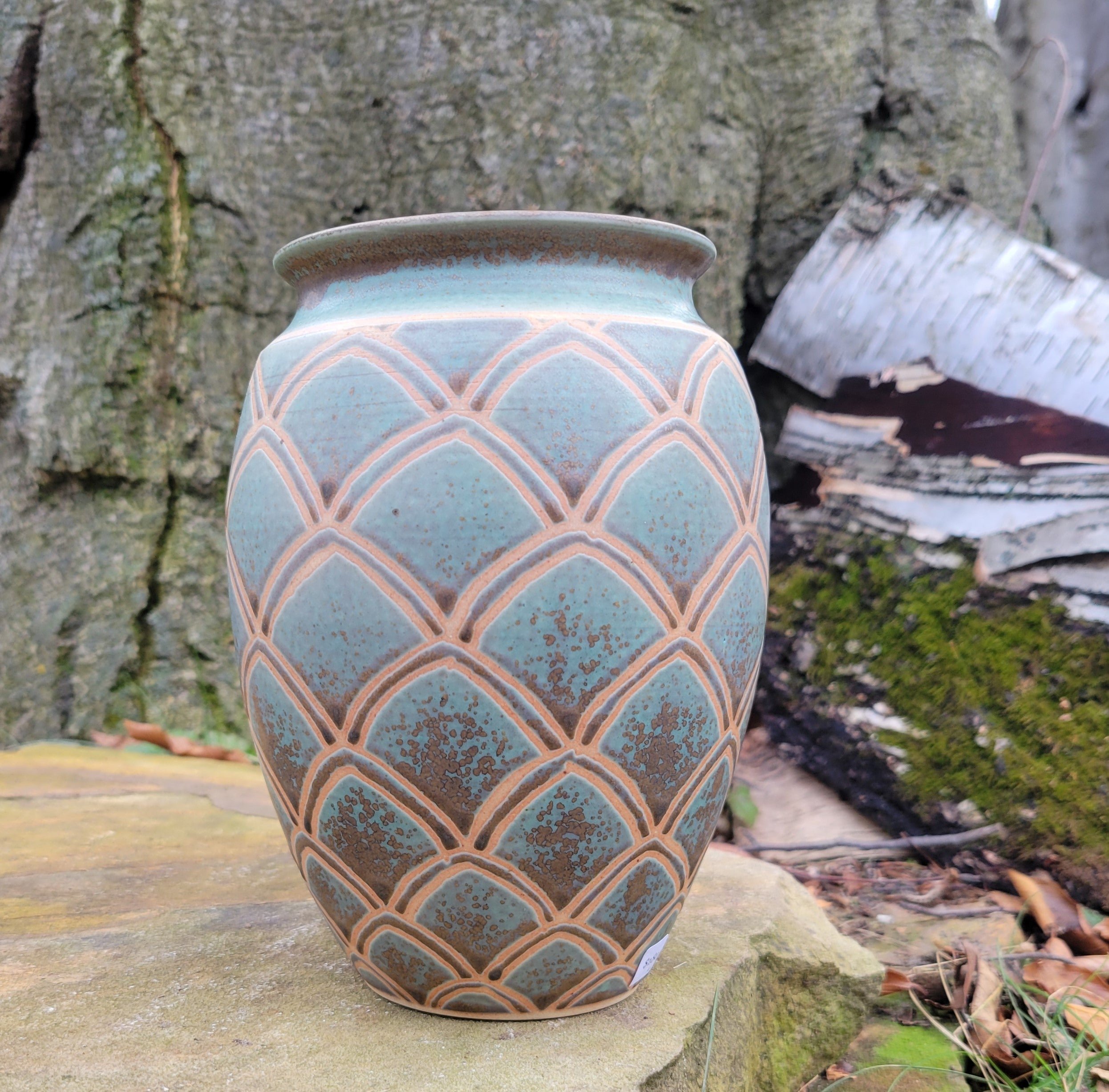 Vase in Turquoise Art Deco Pattern