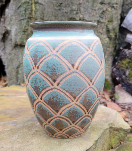 Vase in Turquoise Art Deco Pattern