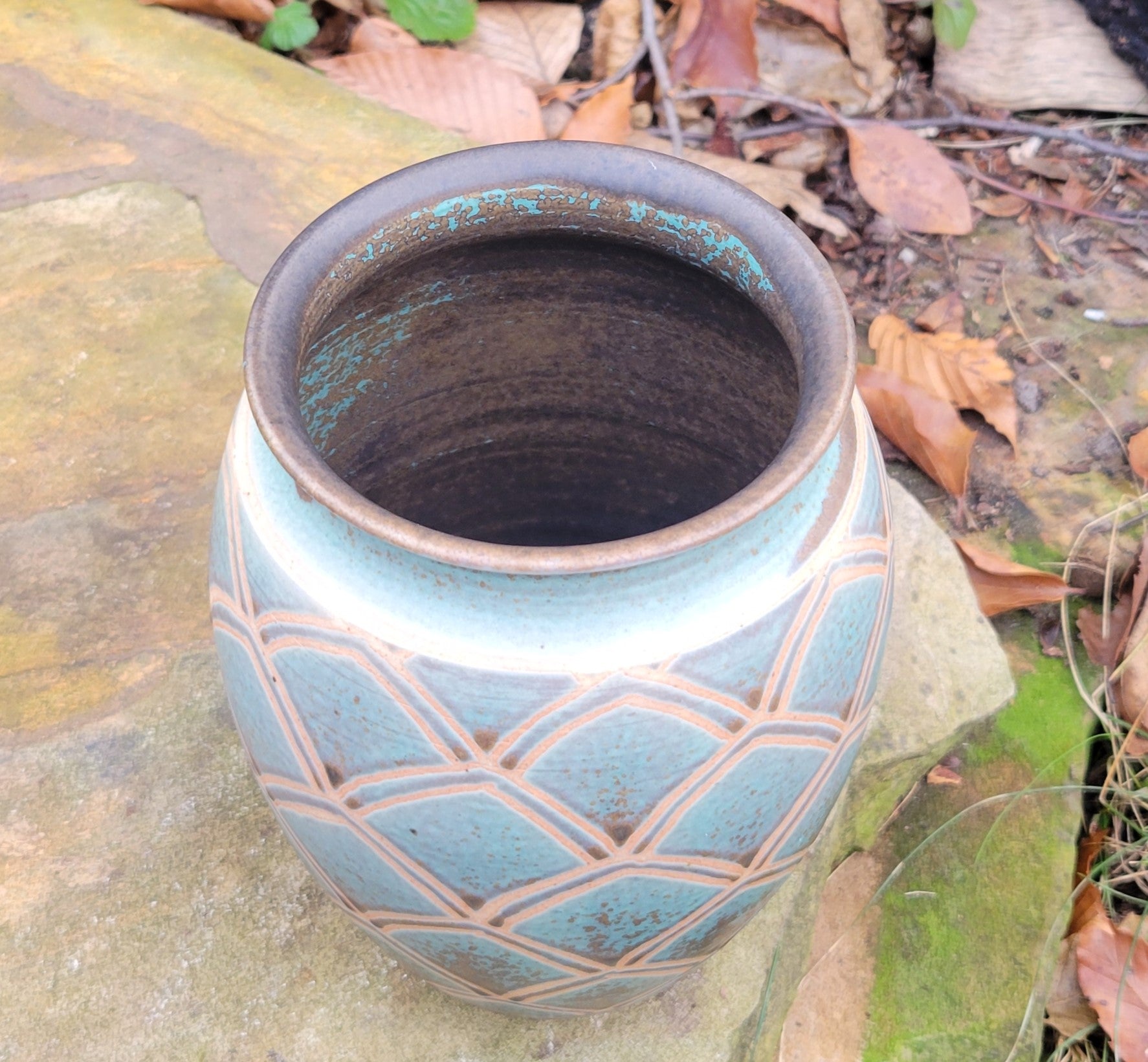 Vase in Turquoise Art Deco Pattern