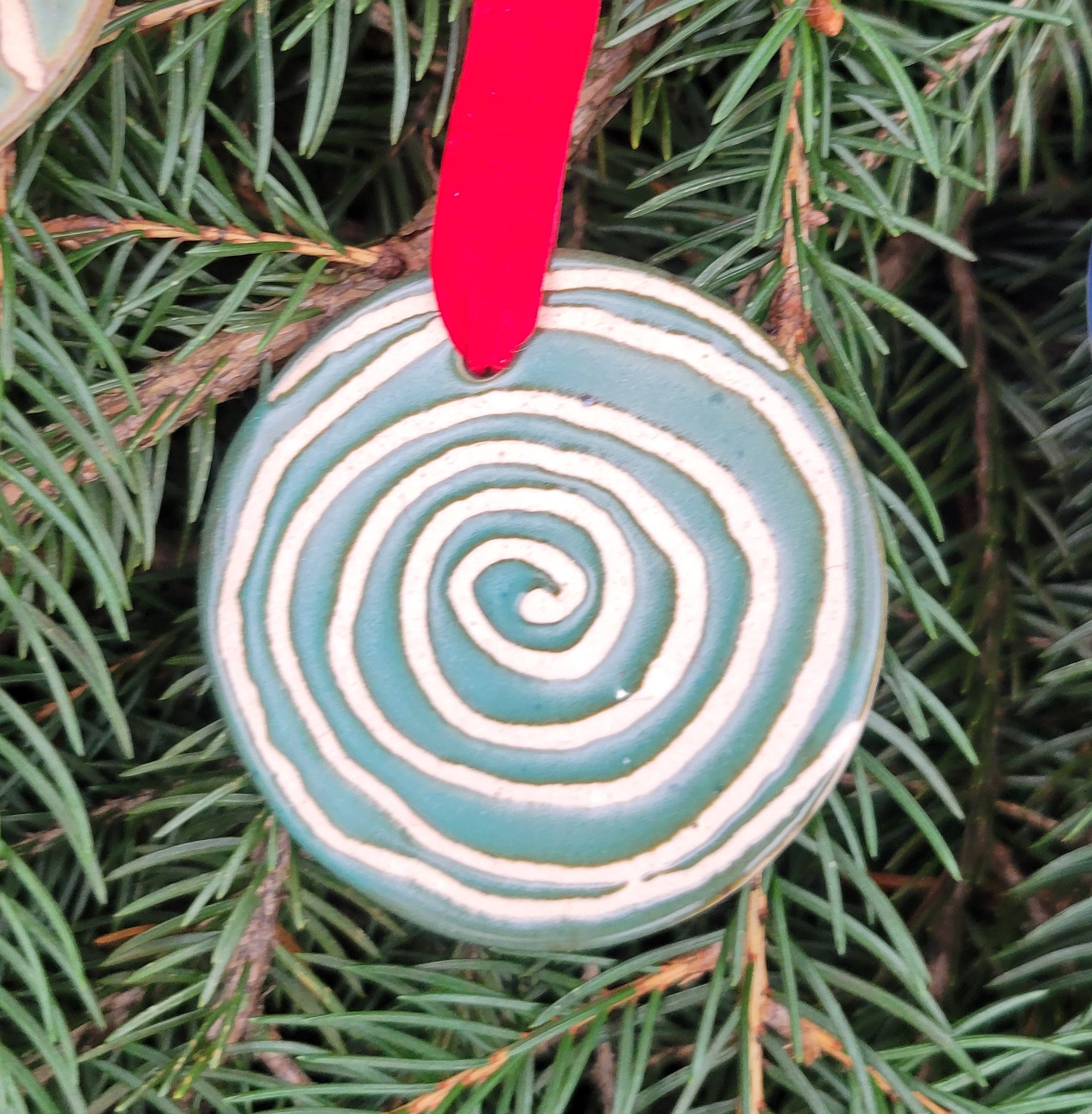 Flat Ornament Pine Green Swirl