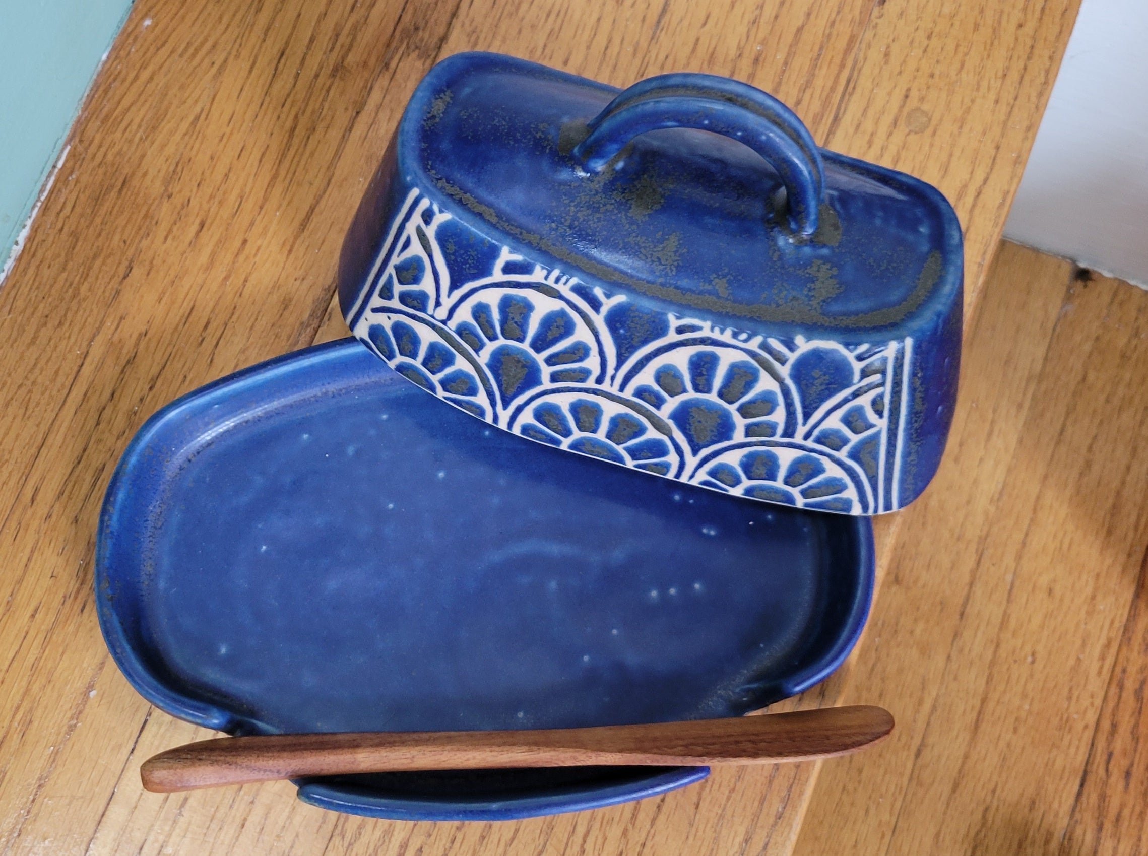 Butter Dish in Lapis Floral
