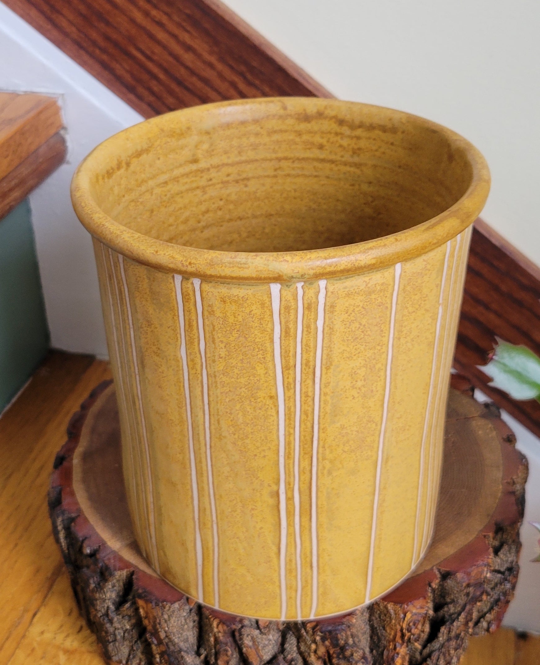 Utensil Holders in Ochre Linear Pattern