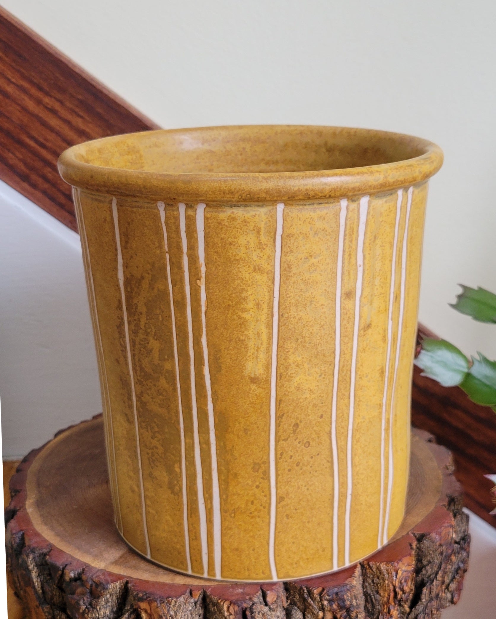 Utensil Holders in Ochre Linear Pattern