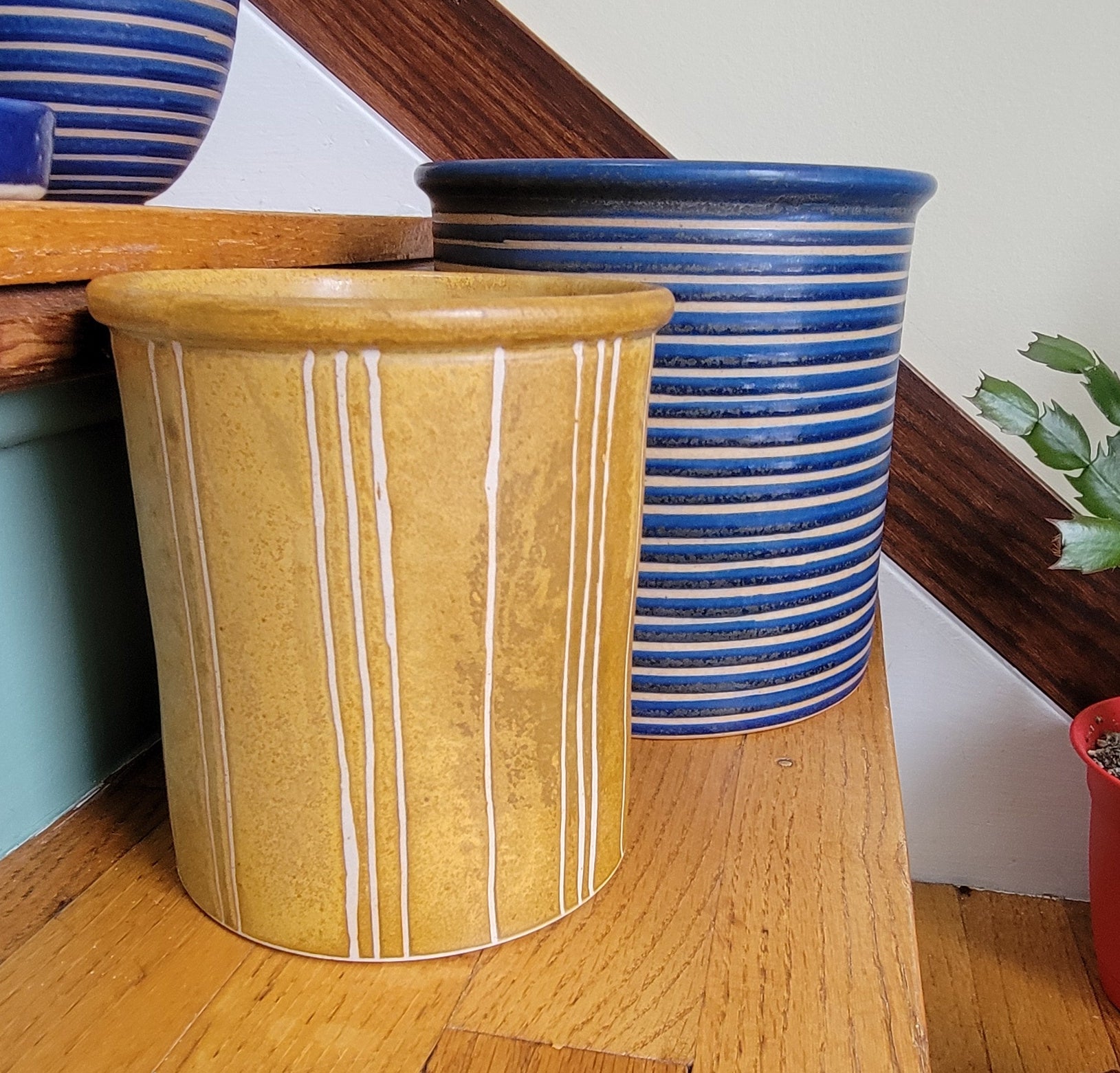 Utensil Holders in Ochre Linear Pattern