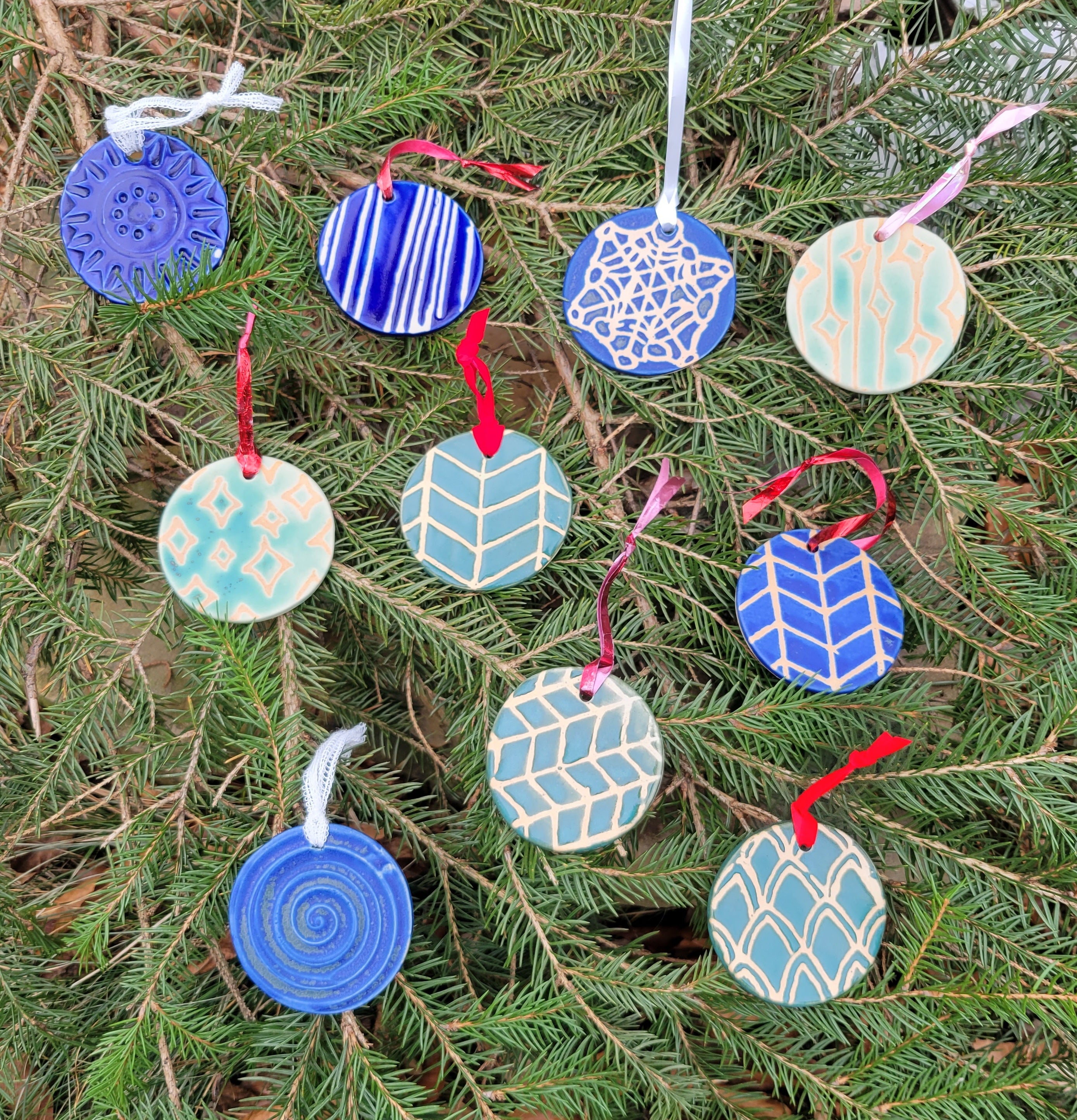 Flat Ornament in Glossy Blue Stripes